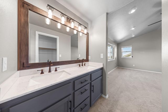 2021 SW 37th Street, Redmond, OR 97756