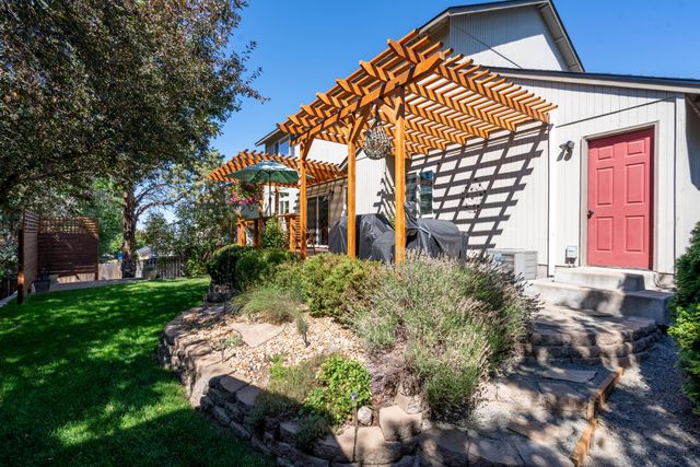 2021 SW 37th Street, Redmond, OR 97756