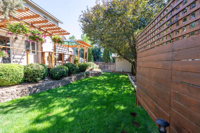 2021 SW 37th Street, Redmond, OR 97756