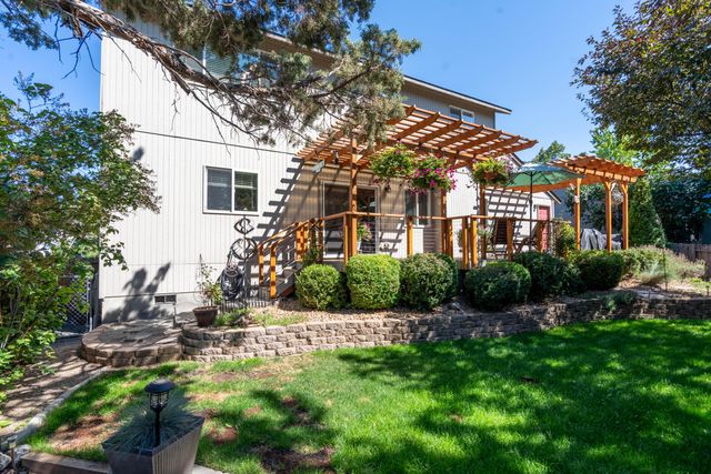 2021 SW 37th Street, Redmond, OR 97756