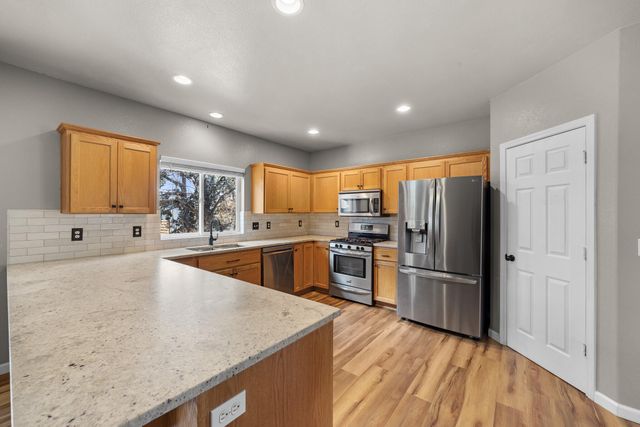 2021 SW 37th Street, Redmond, OR 97756