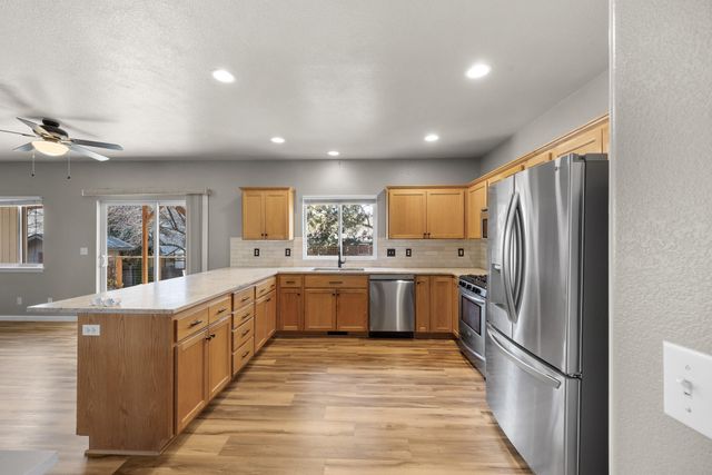 2021 SW 37th Street, Redmond, OR 97756