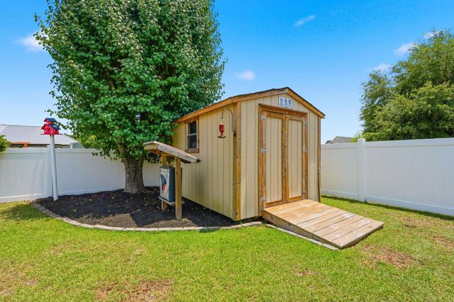 825 Golden Eagle Dr., Conway, SC 29527