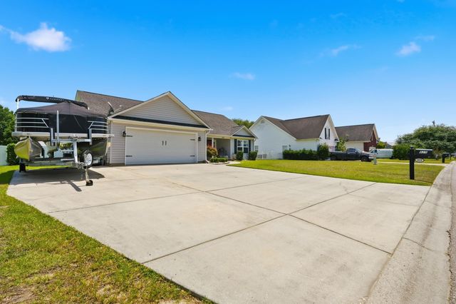 825 Golden Eagle Dr., Conway, SC 29527