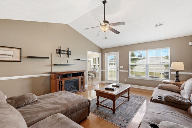 825 Golden Eagle Dr., Conway, SC 29527