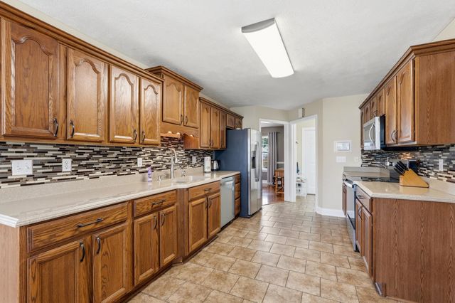 825 Golden Eagle Dr., Conway, SC 29527