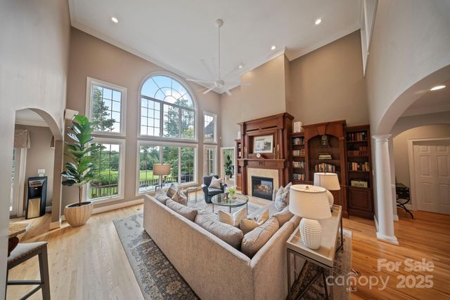 51 Players Ridge Road, Hickory, NC 28601