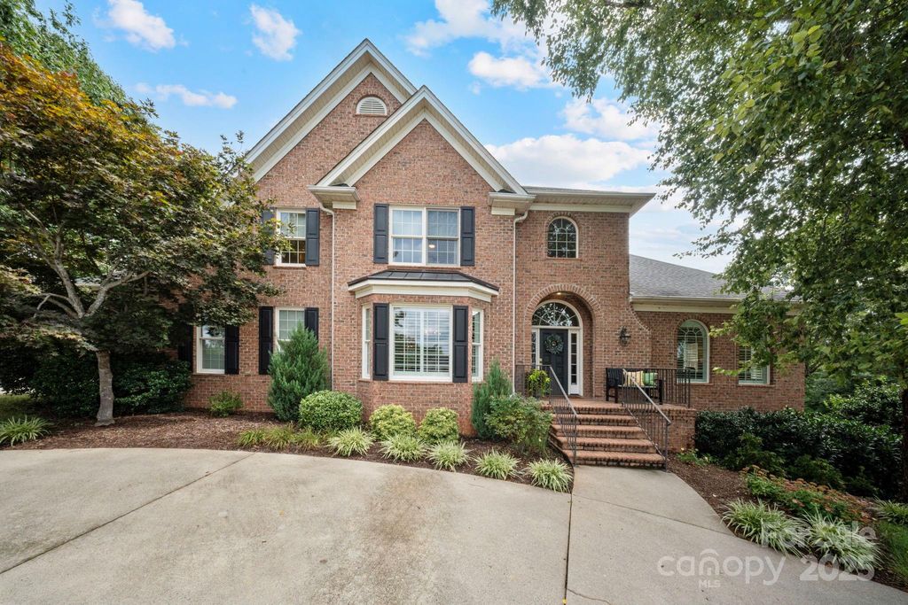51 Players Ridge Road, Hickory, NC 28601