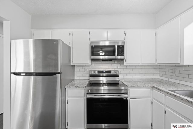 3806 N 101 Street, Omaha, NE 68134