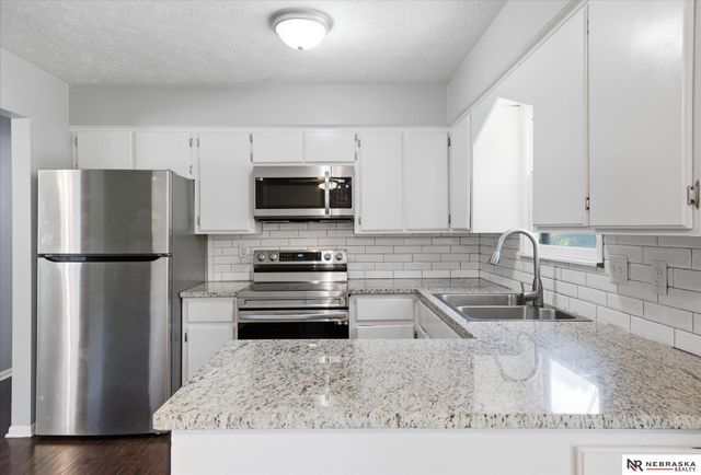 3806 N 101 Street, Omaha, NE 68134