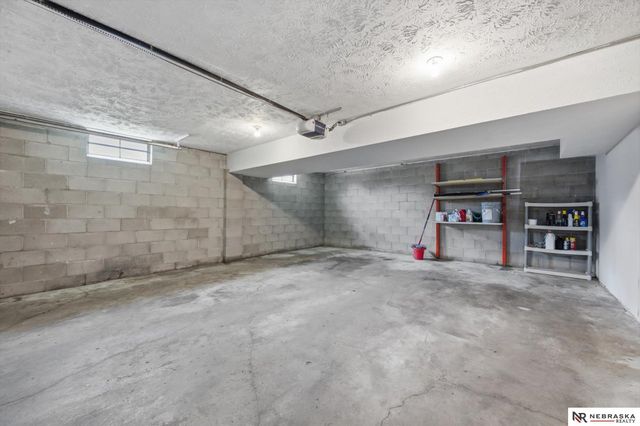 3806 N 101 Street, Omaha, NE 68134