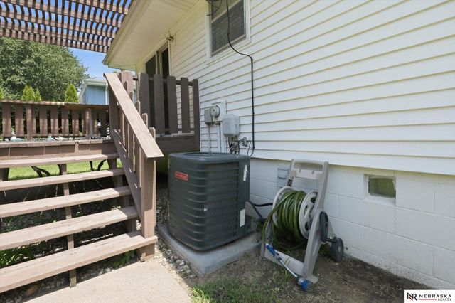 3806 N 101 Street, Omaha, NE 68134