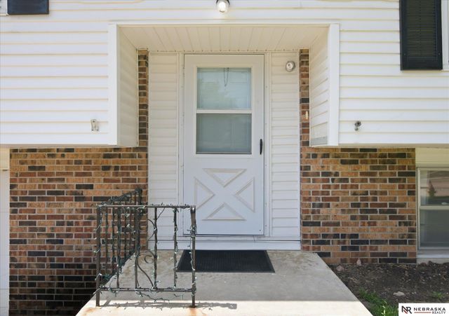 3806 N 101 Street, Omaha, NE 68134