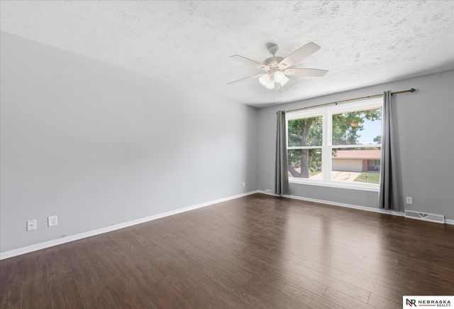 3806 N 101 Street, Omaha, NE 68134
