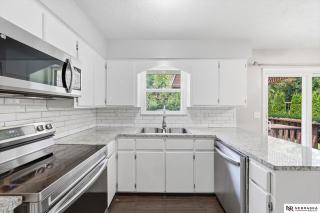 3806 N 101 Street, Omaha, NE 68134
