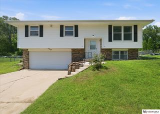 3806 N 101 Street, Omaha, NE 68134