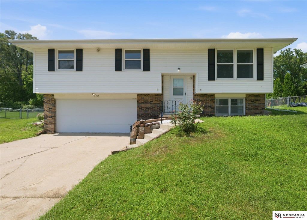 3806 N 101 Street, Omaha, NE 68134