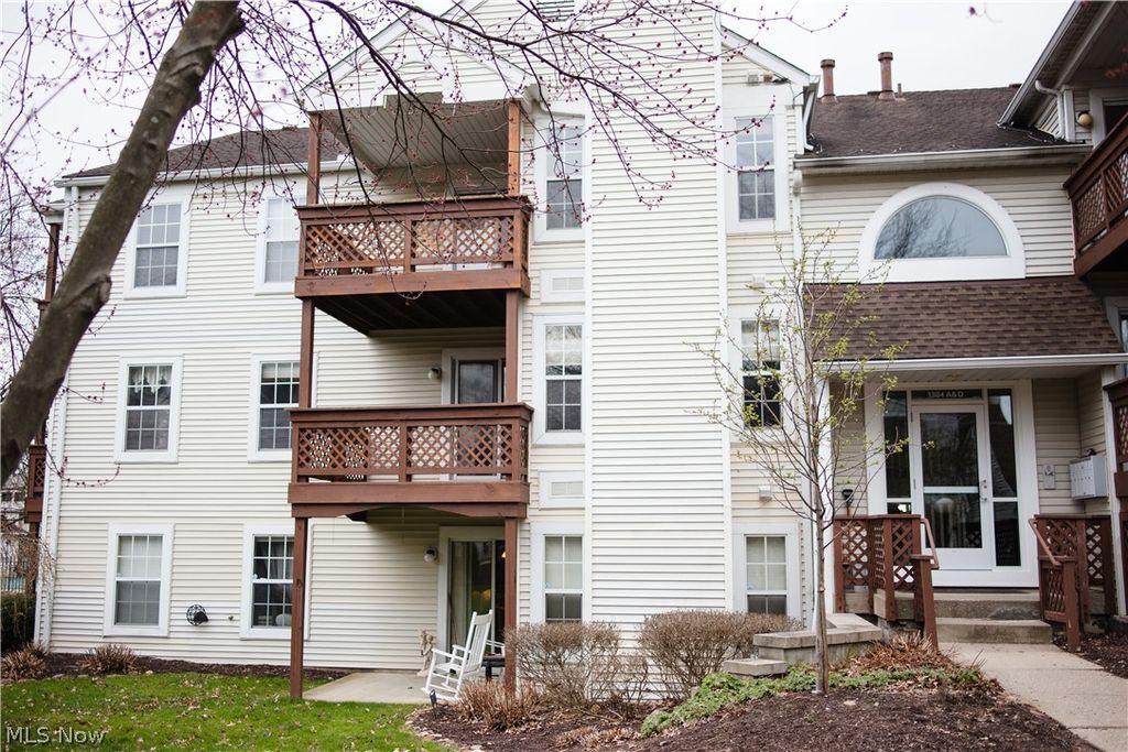 1304 Cedarwood Drive A2, Westlake, OH 44145