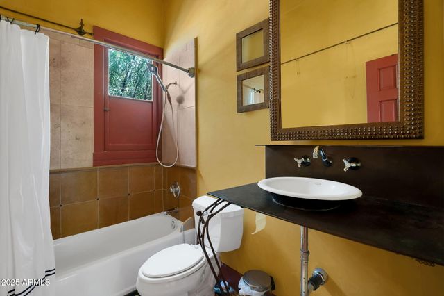 207 E UNIVERSITY Boulevard, Tucson, AZ 85705