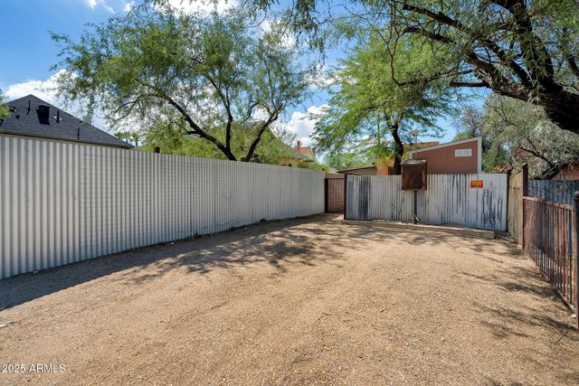 207 E UNIVERSITY Boulevard, Tucson, AZ 85705