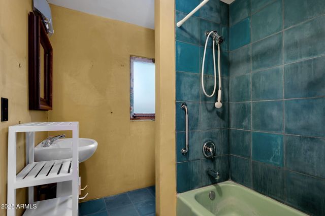 207 E UNIVERSITY Boulevard, Tucson, AZ 85705