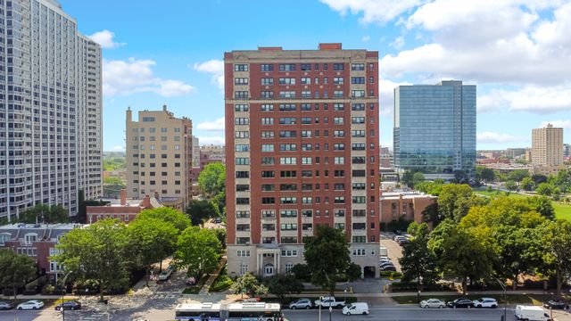 4300 N MARINE Drive 1606, Chicago, IL 60613