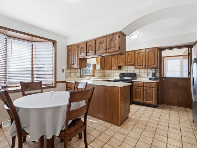 14542 S Campbell Avenue, Posen, IL 60469