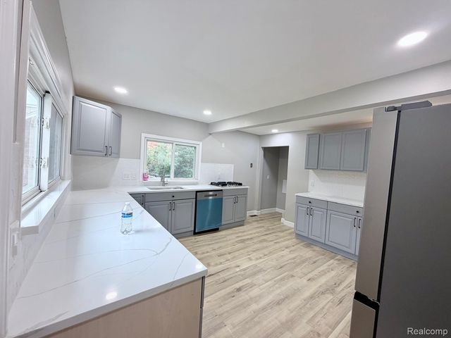 3927 Berkshire Avenue, Warren, MI 48091