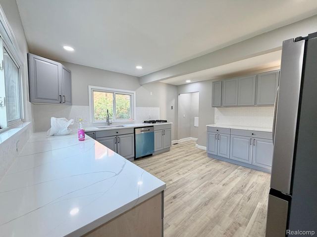 3927 Berkshire Avenue, Warren, MI 48091