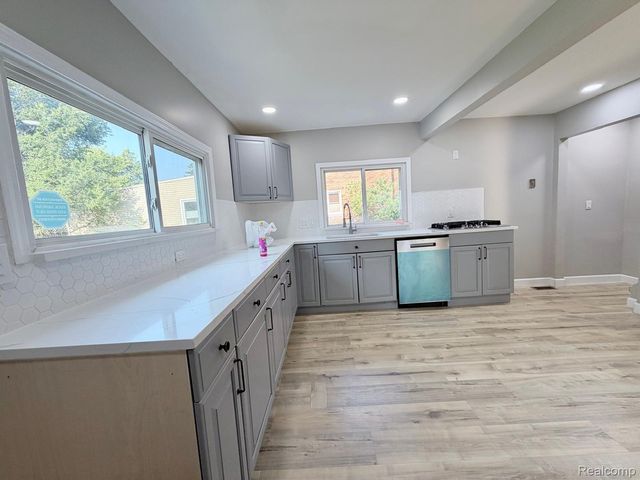3927 Berkshire Avenue, Warren, MI 48091