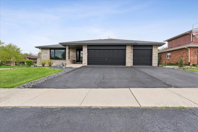 8536 Biltmore Drive, Orland Park, IL 60462