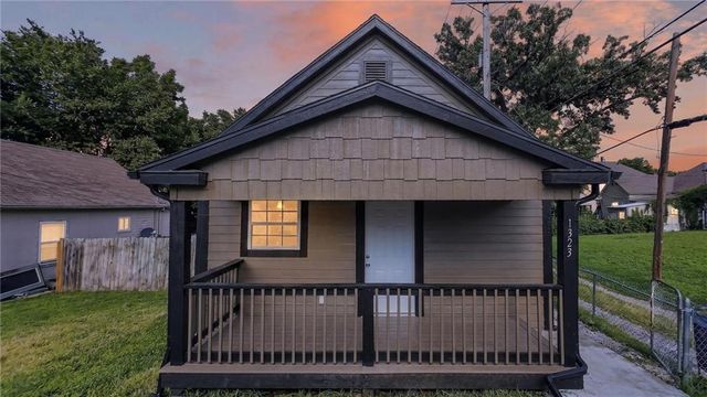 1323 S 38th Street, Kansas City, KS 66106