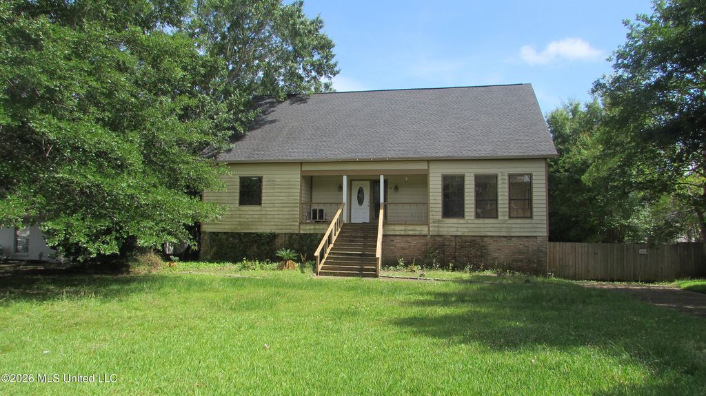 14 Greenbriar Drive, Gulfport, MS 39507