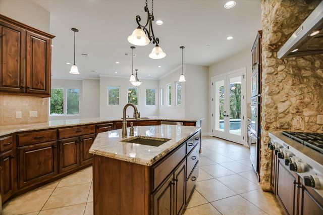 11 Inwood CIR, Austin, TX 78746