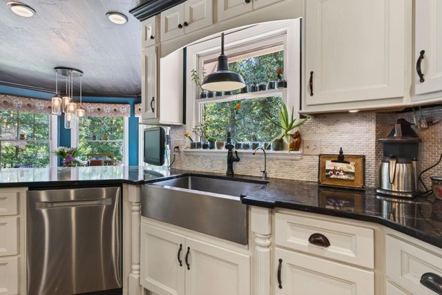 9030 Finney Point Drive, Ooltewah, TN 37363