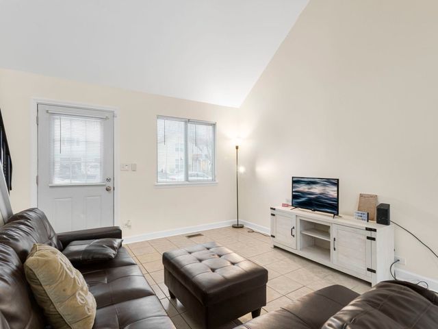 1807 Whitney Drive, Hanover Park, IL 60133