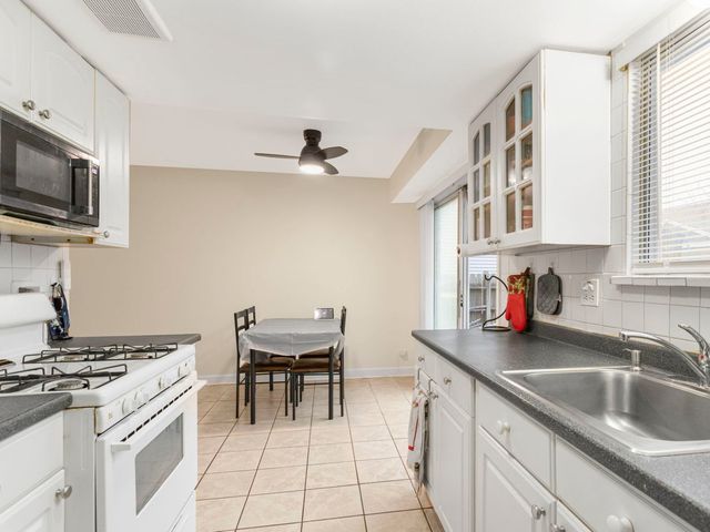 1807 Whitney Drive, Hanover Park, IL 60133