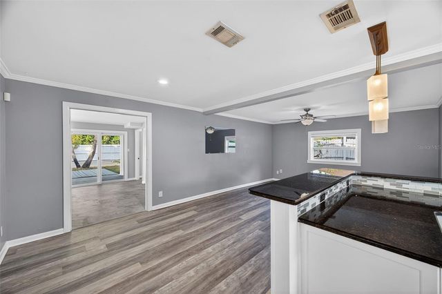 7217 6TH AVENUE N, St Petersburg, FL 33710