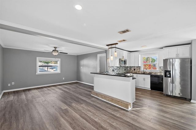 7217 6TH AVENUE N, St Petersburg, FL 33710