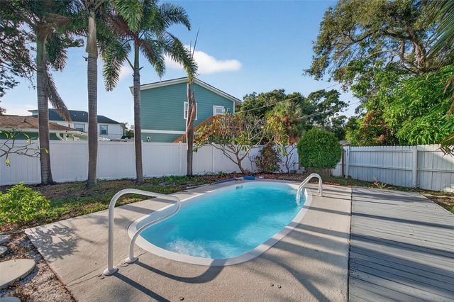 7217 6TH AVENUE N, St Petersburg, FL 33710
