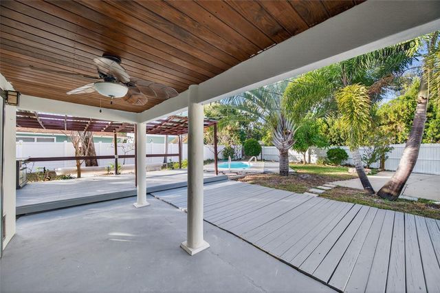 7217 6TH AVENUE N, St Petersburg, FL 33710