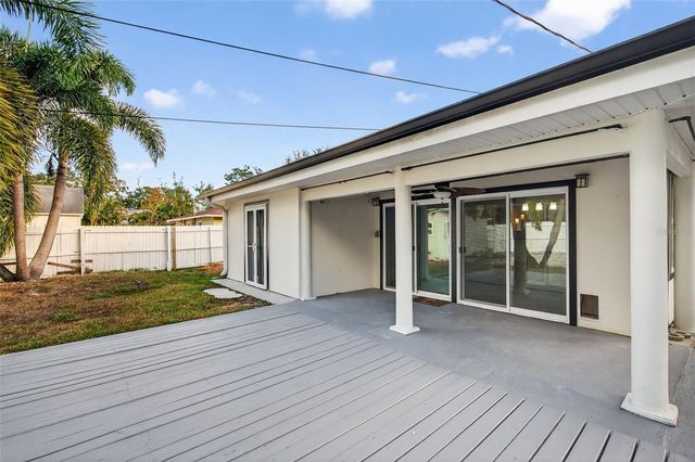 7217 6TH AVENUE N, St Petersburg, FL 33710