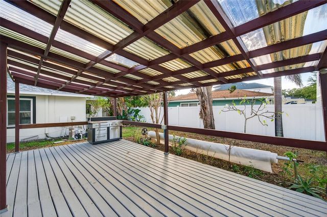 7217 6TH AVENUE N, St Petersburg, FL 33710