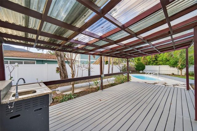 7217 6TH AVENUE N, St Petersburg, FL 33710