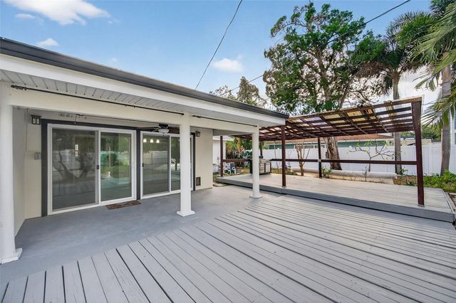 7217 6TH AVENUE N, St Petersburg, FL 33710