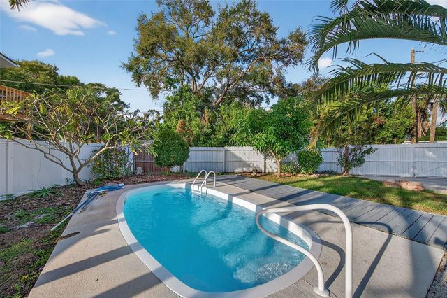 7217 6TH AVENUE N, St Petersburg, FL 33710