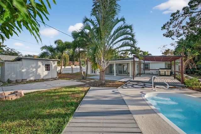 7217 6TH AVENUE N, St Petersburg, FL 33710