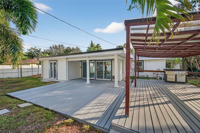 7217 6TH AVENUE N, St Petersburg, FL 33710