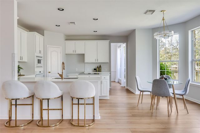 5221 Austral LOOP, Austin, TX 78739