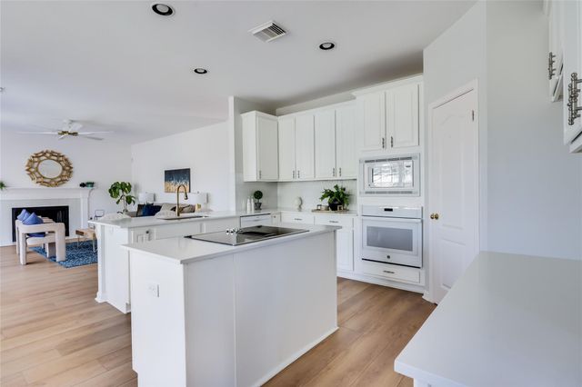 5221 Austral LOOP, Austin, TX 78739